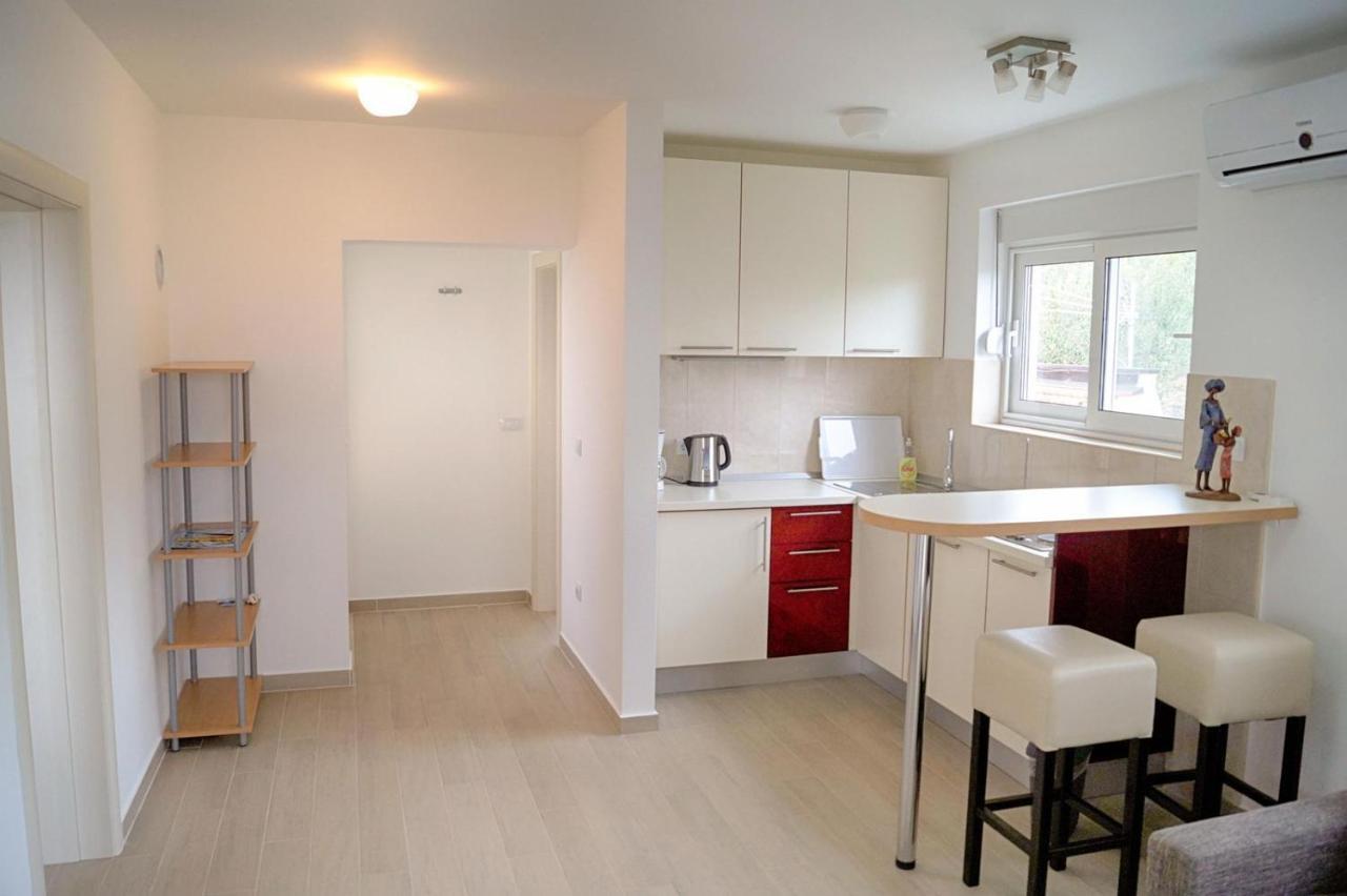 Apartment Luger 1. Stock