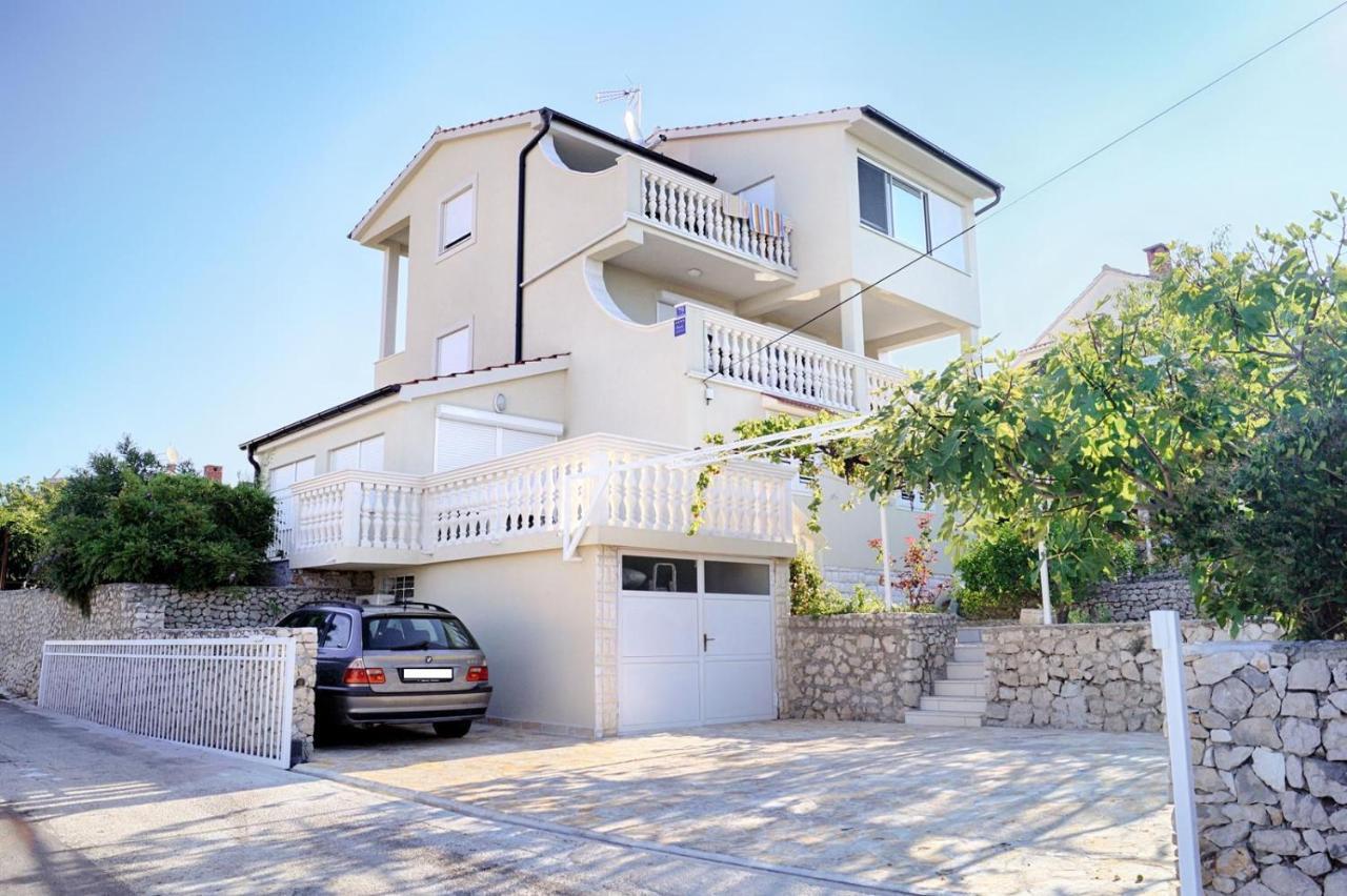 Apartment Luger 1. Stock Razanj